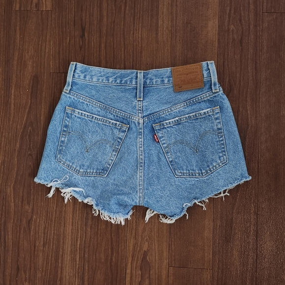 Levi's 501 denim shorts - Picture 2 of 4